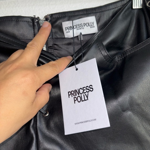 Princess Polly Buccaneers Low Rise Faux Leather Shorts 8 - Picture 6 of 7